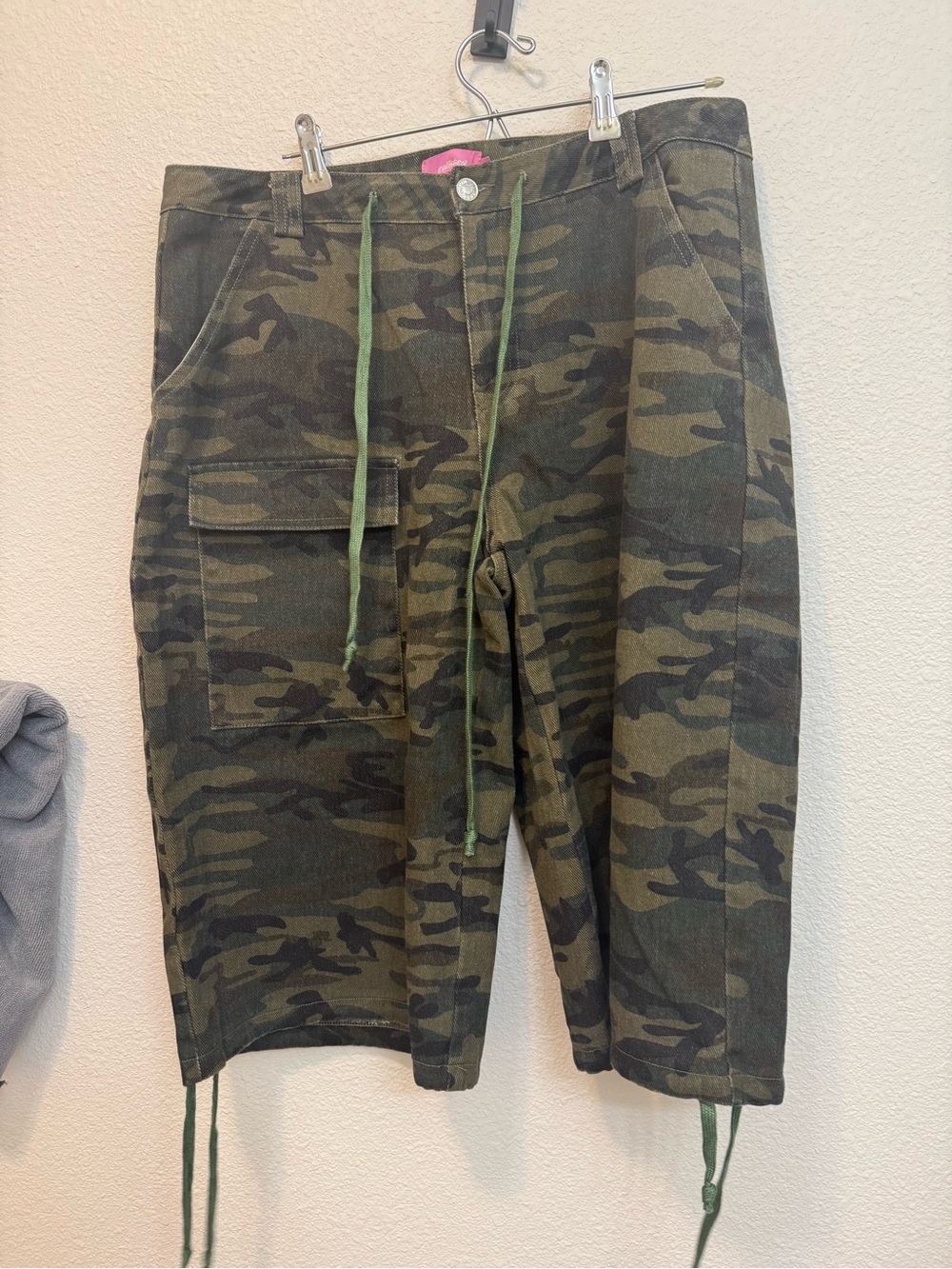 Edikted Men's Camo Cargo Shorts in Olive & Dark Green
